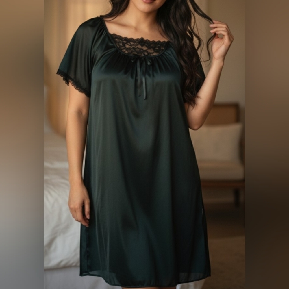 Carriage Court Vintage One Size Nighthgown ✨✨